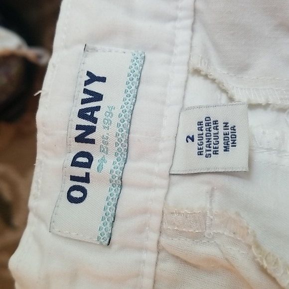 Old navy women's shorts - Picture 3 of 3